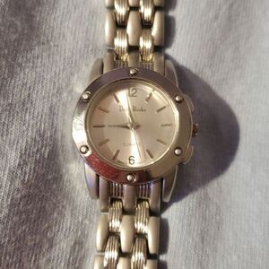 Delta Burke Watch Women Silver Tone Round Studded Bezel New Battery 8½"